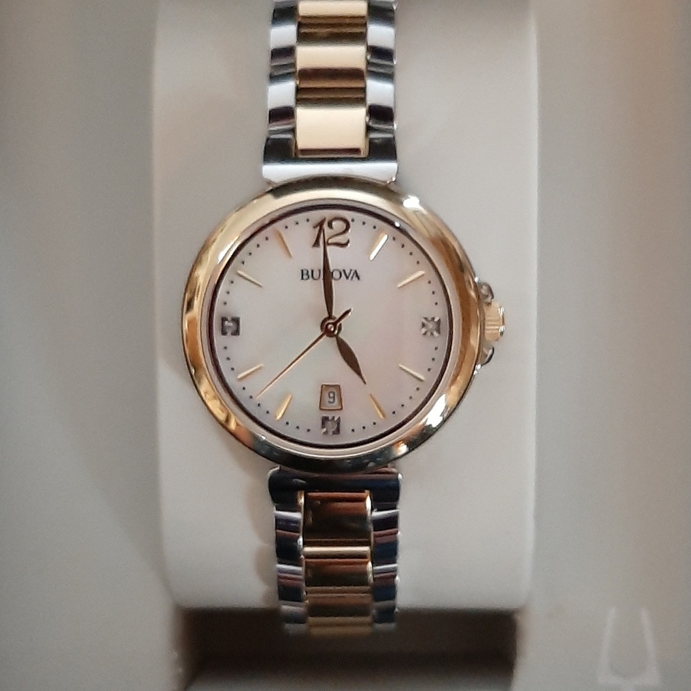 ❤Bulova Watch-Beautiful!Ladies Diamond & Mother of Pearl
